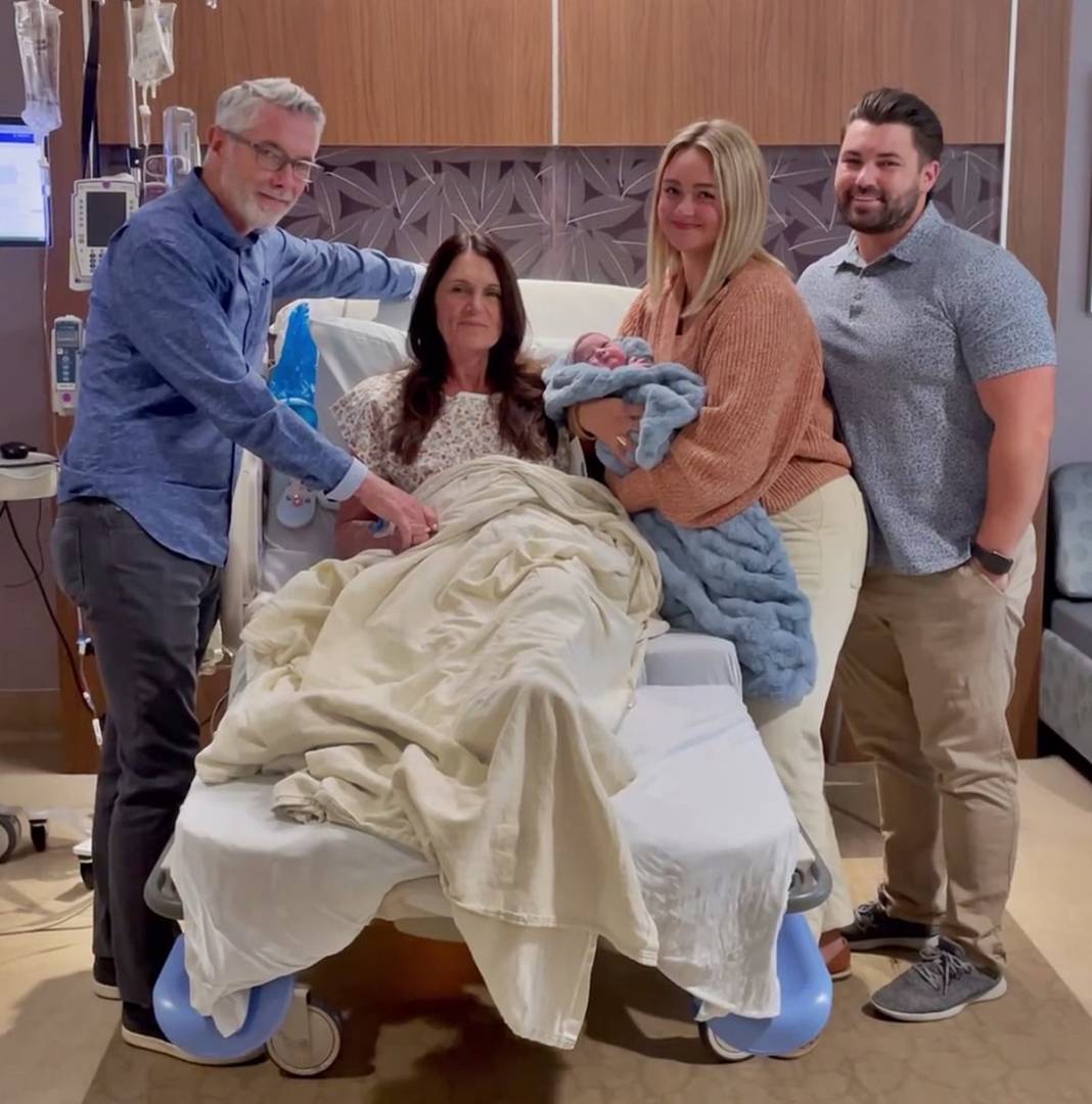 56 yaşındaki kadın, torununu doğurdu 2